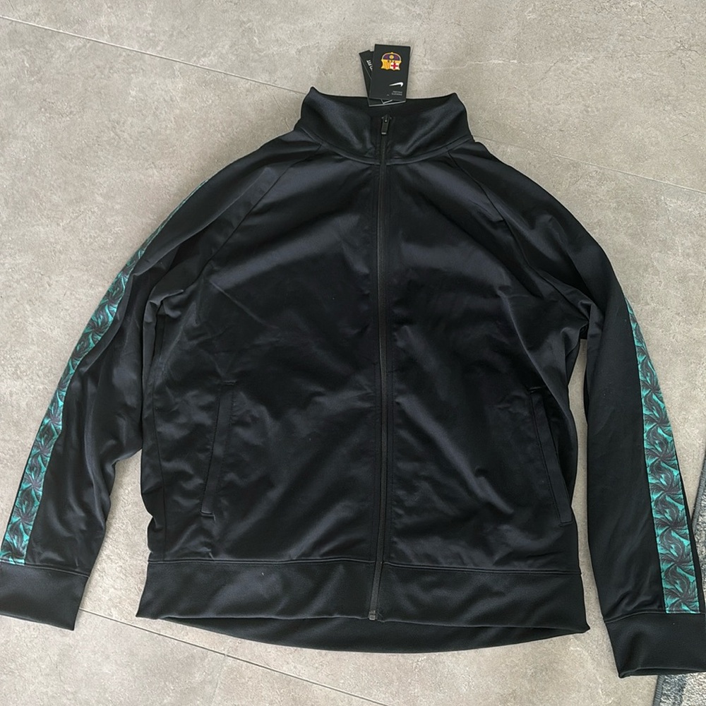 Men’s Nike jacket new with tags size extra large